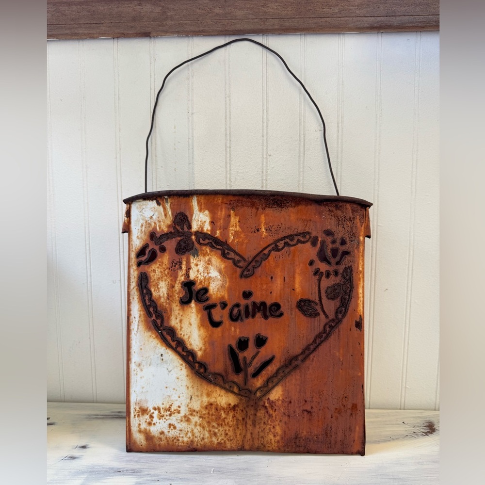 Rustic Metal Wall Hanging with French 'Je T'aime' text